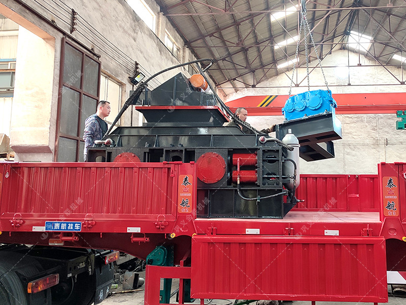 1000x700中型液壓對輥破碎機(jī)設(shè)備發(fā)貨