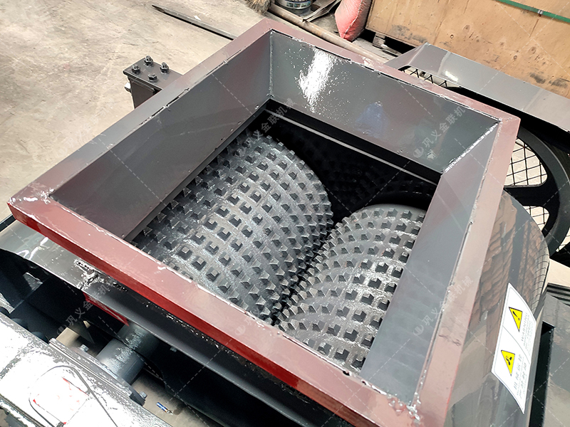 破碎石膏原礦料的雙齒輥破碎機廠家如何選擇？