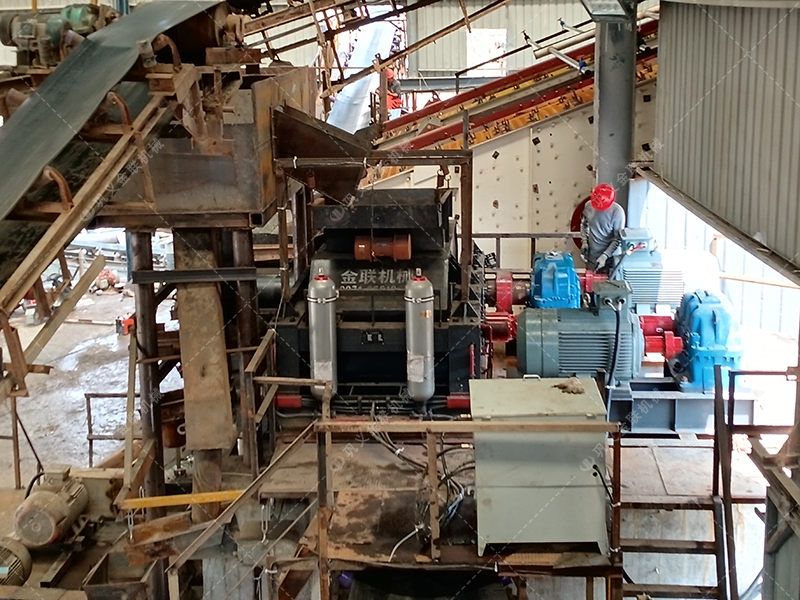 時(shí)產(chǎn)100噸和200噸的石灰石生產(chǎn)線，選擇的液壓對(duì)輥制砂機(jī)有何不同？